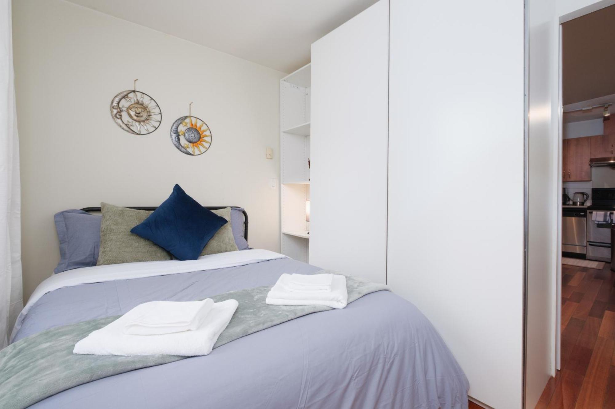 Charming Downtown Near Waterfront Station *