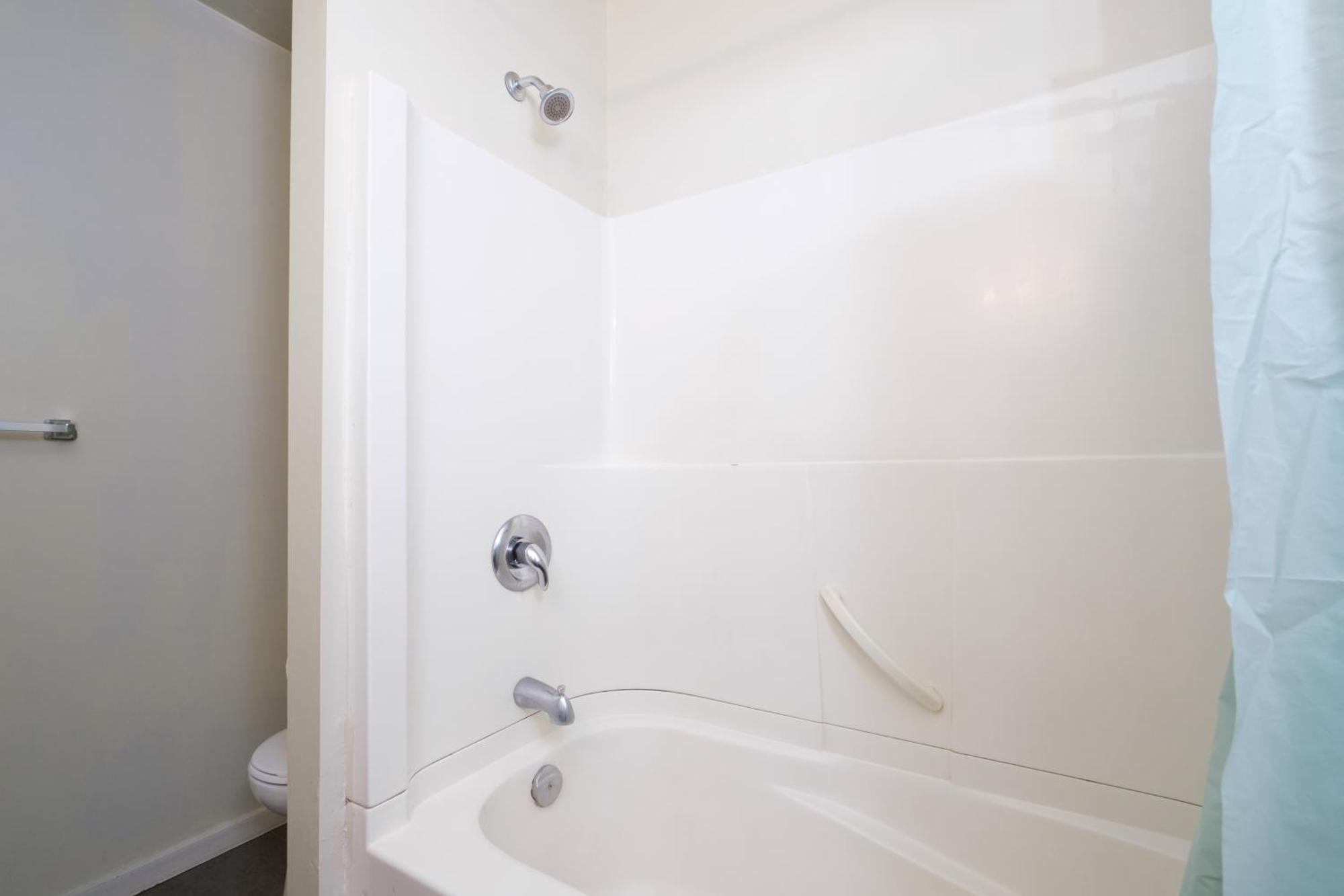 Charming Downtown Near Waterfront Station Apartment