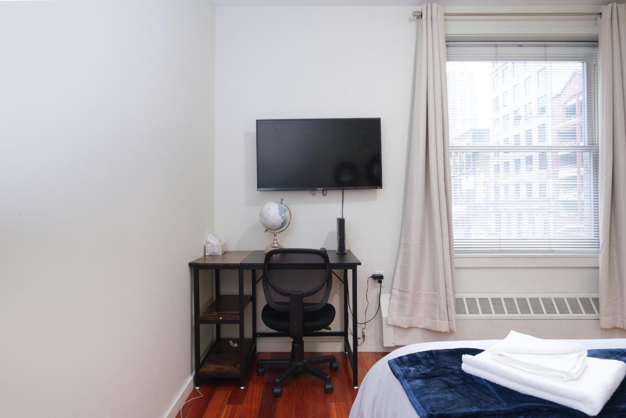 Stylish And Cozy Downtown Apartment, Near Waterfront Station Apartment