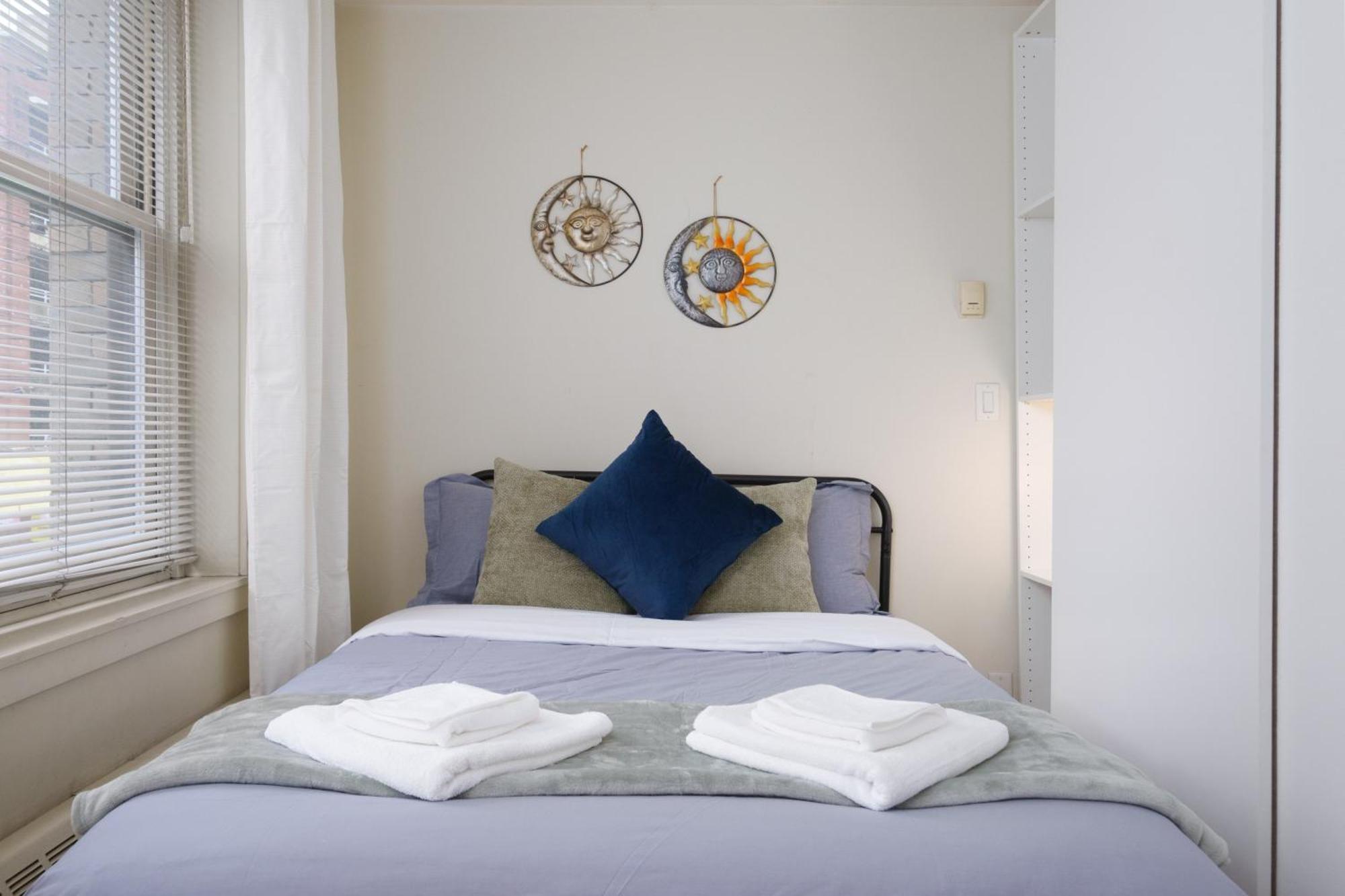 Stylish And Cozy Downtown Apartment, Near Waterfront Station * Vancouver