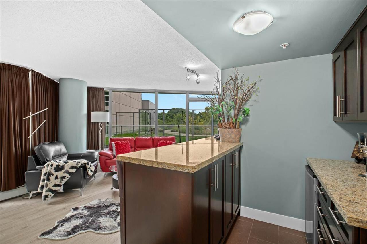 Apartment Gorgeous Oasis In The Heart Of Downtown - A Rare Find! Vancouver