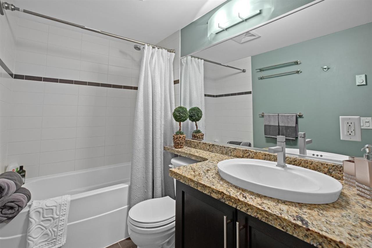 Gorgeous Oasis In The Heart Of Downtown - A Rare Find! Apartment