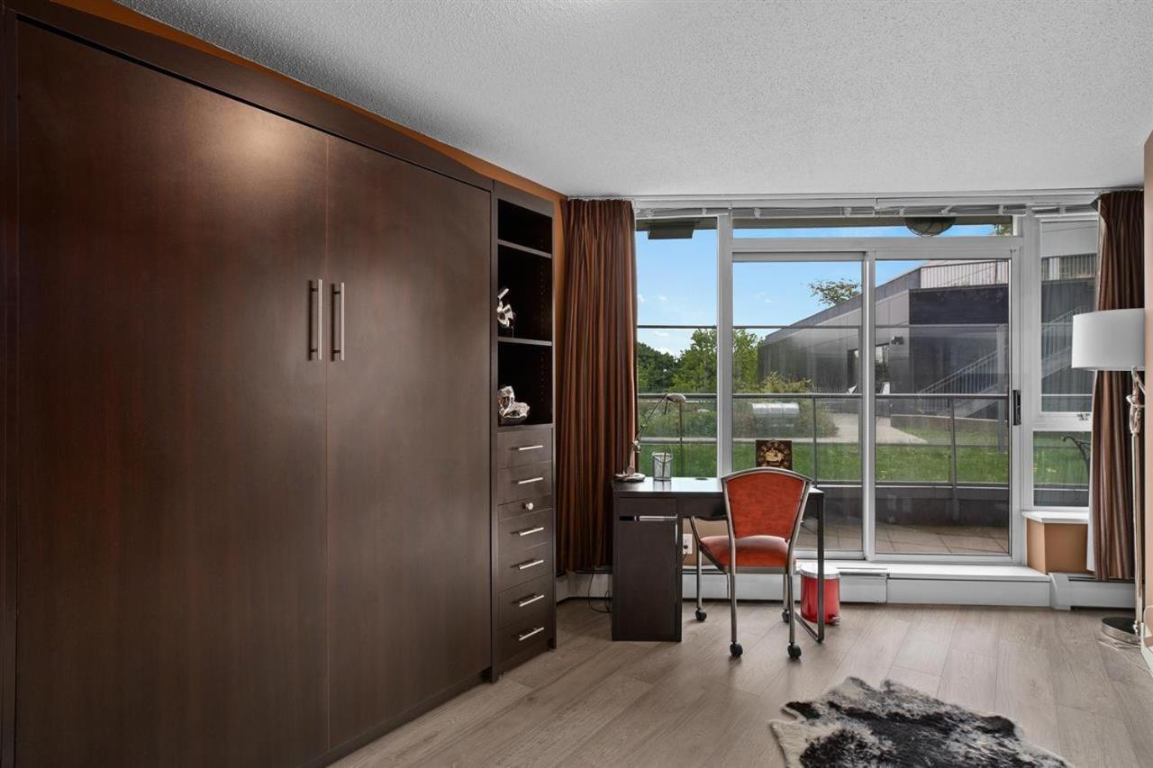 Gorgeous Oasis In The Heart Of Downtown - A Rare Find! *