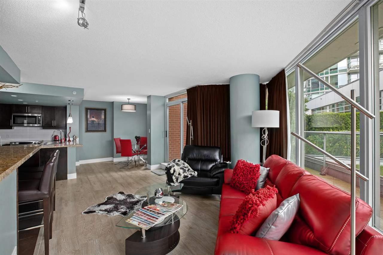 Gorgeous Oasis In The Heart Of Downtown - A Rare Find! Vancouver