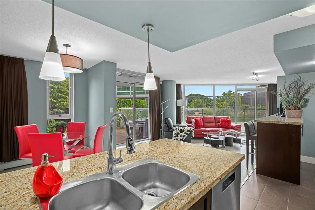 Gorgeous Oasis In The Heart Of Downtown - A Rare Find! Apartment Vancouver