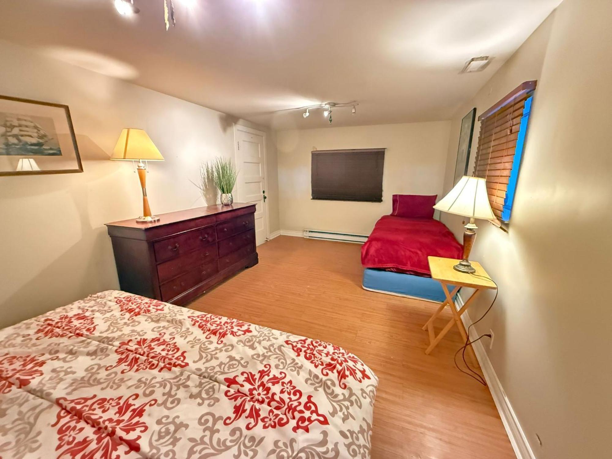 Stay- Near Kitsilano Beach, Ubc & Downtown *