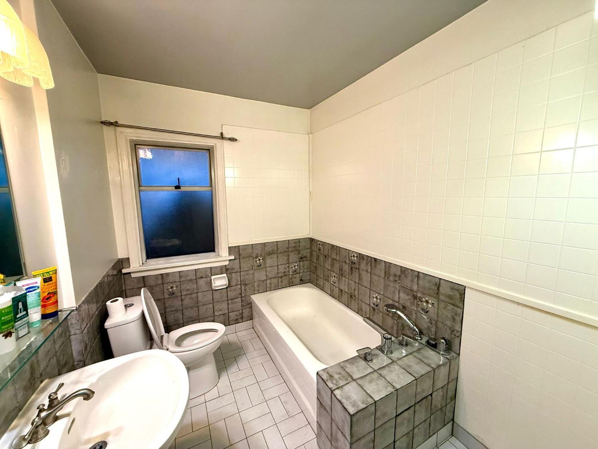 Home- Close To Shopping, Beach, Ubc And Downtown Vancouver