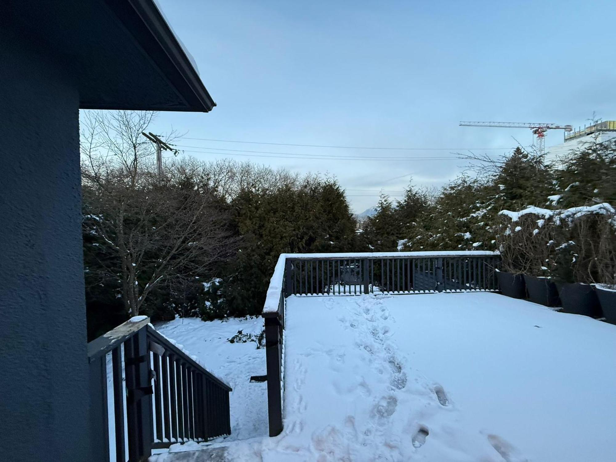 Private In Budget - Near Transit, Shopping, Ubc & Downtown Homestay *