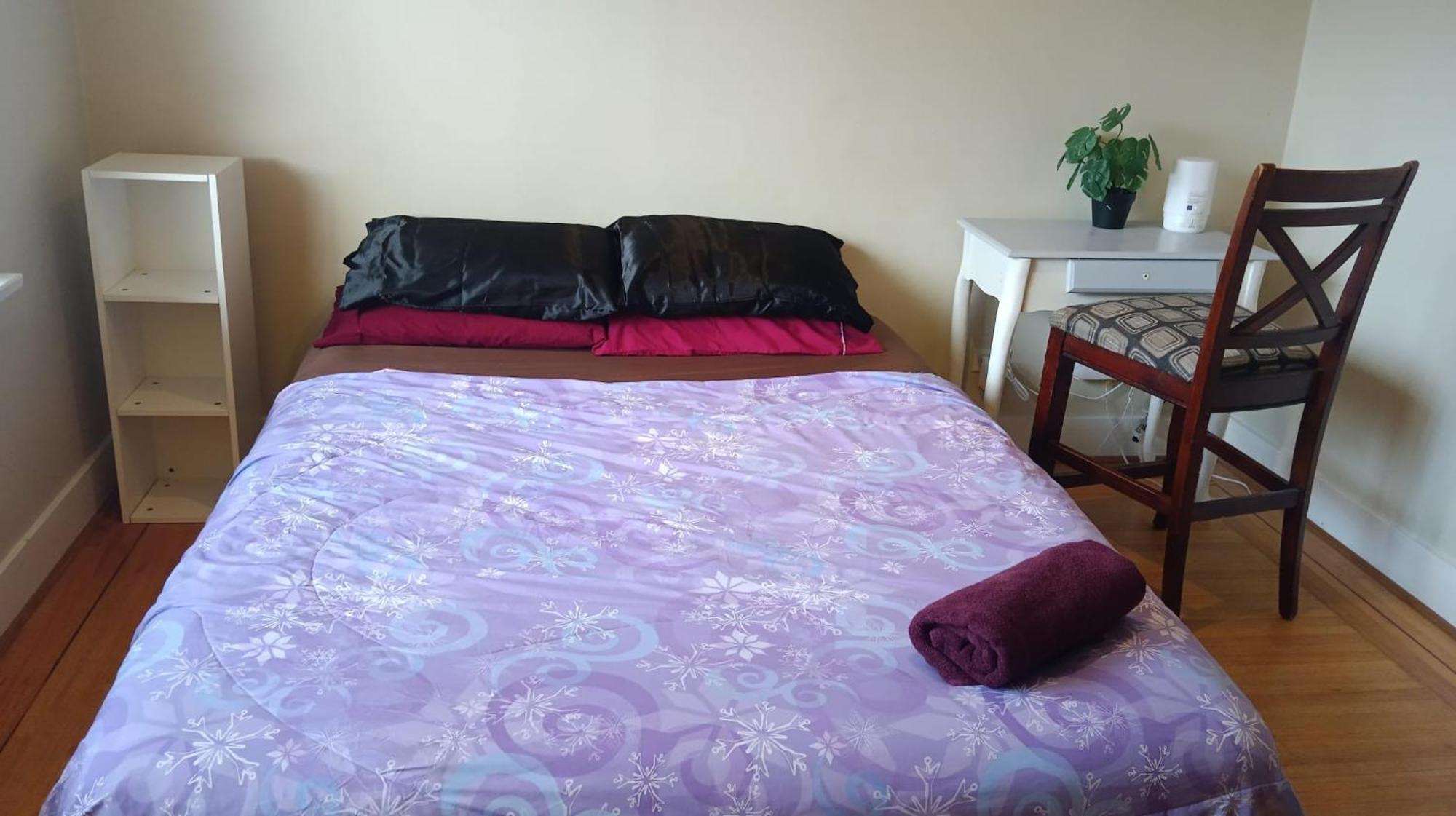 Private In Budget - Near Transit, Shopping, Ubc & Downtown Homestay *