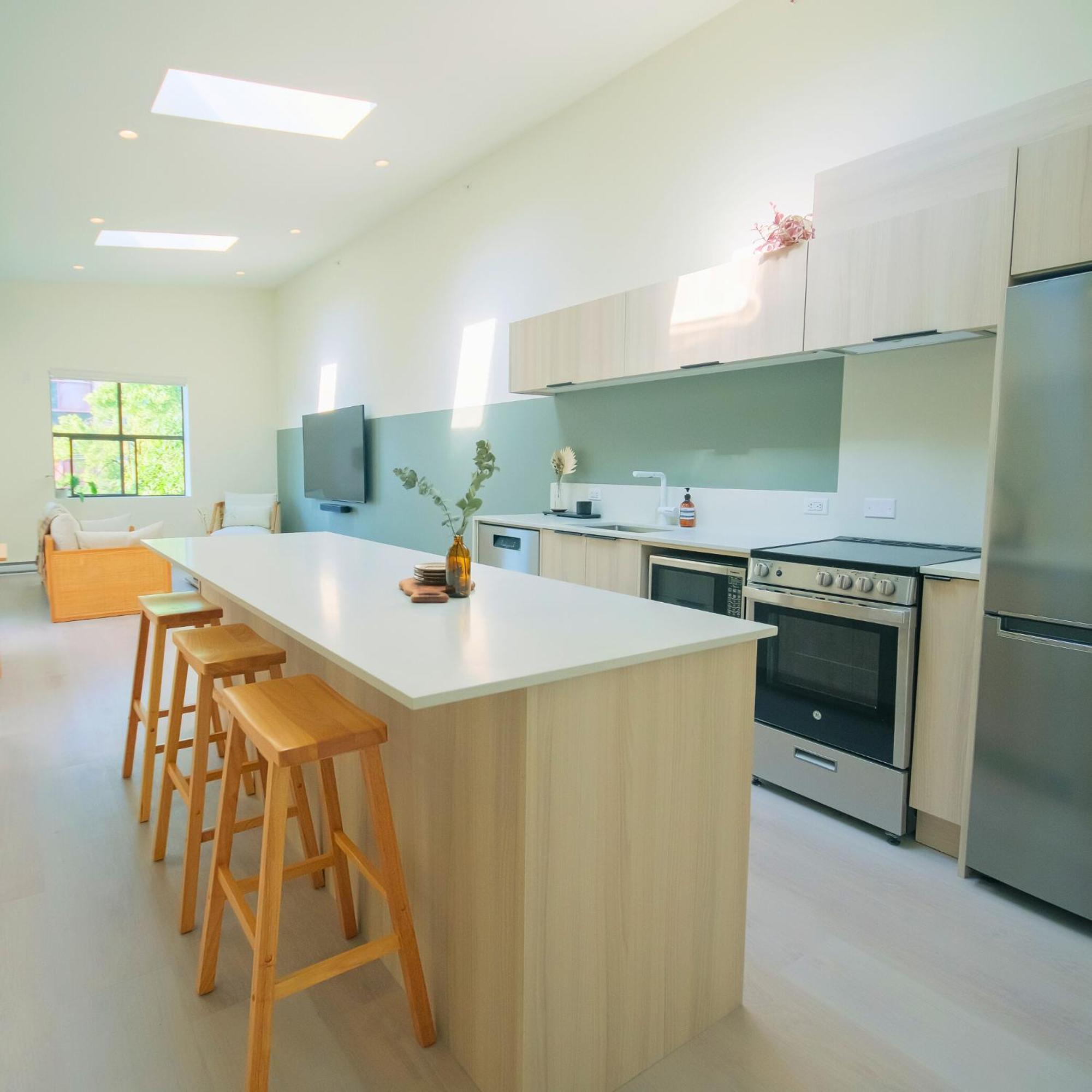 Newly Renovated 1 Bedroom In Japantown! Near Gastown & Railtown! Apartment Vancouver