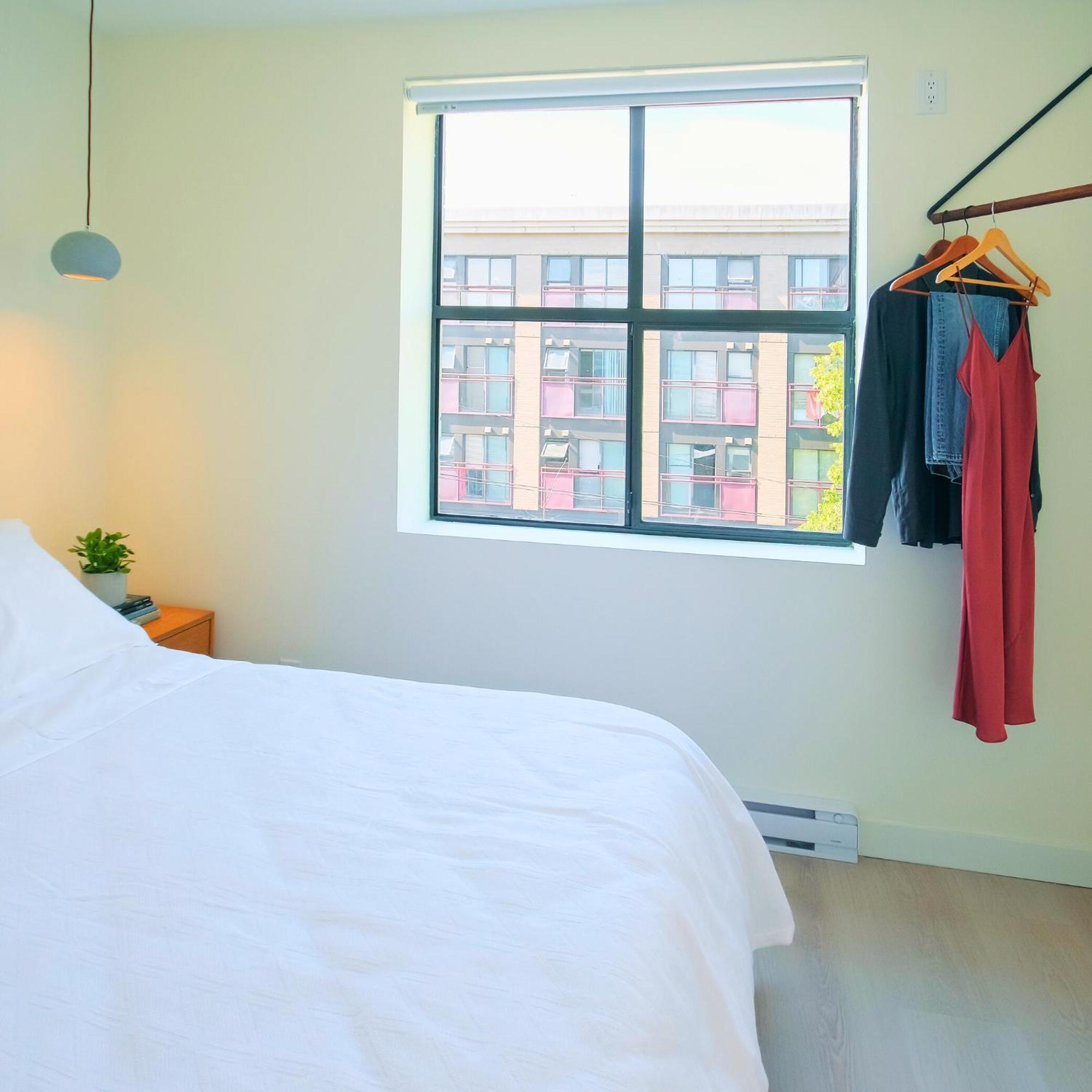 Newly Renovated 1 Bedroom In Japantown! Near Gastown & Railtown! * Vancouver
