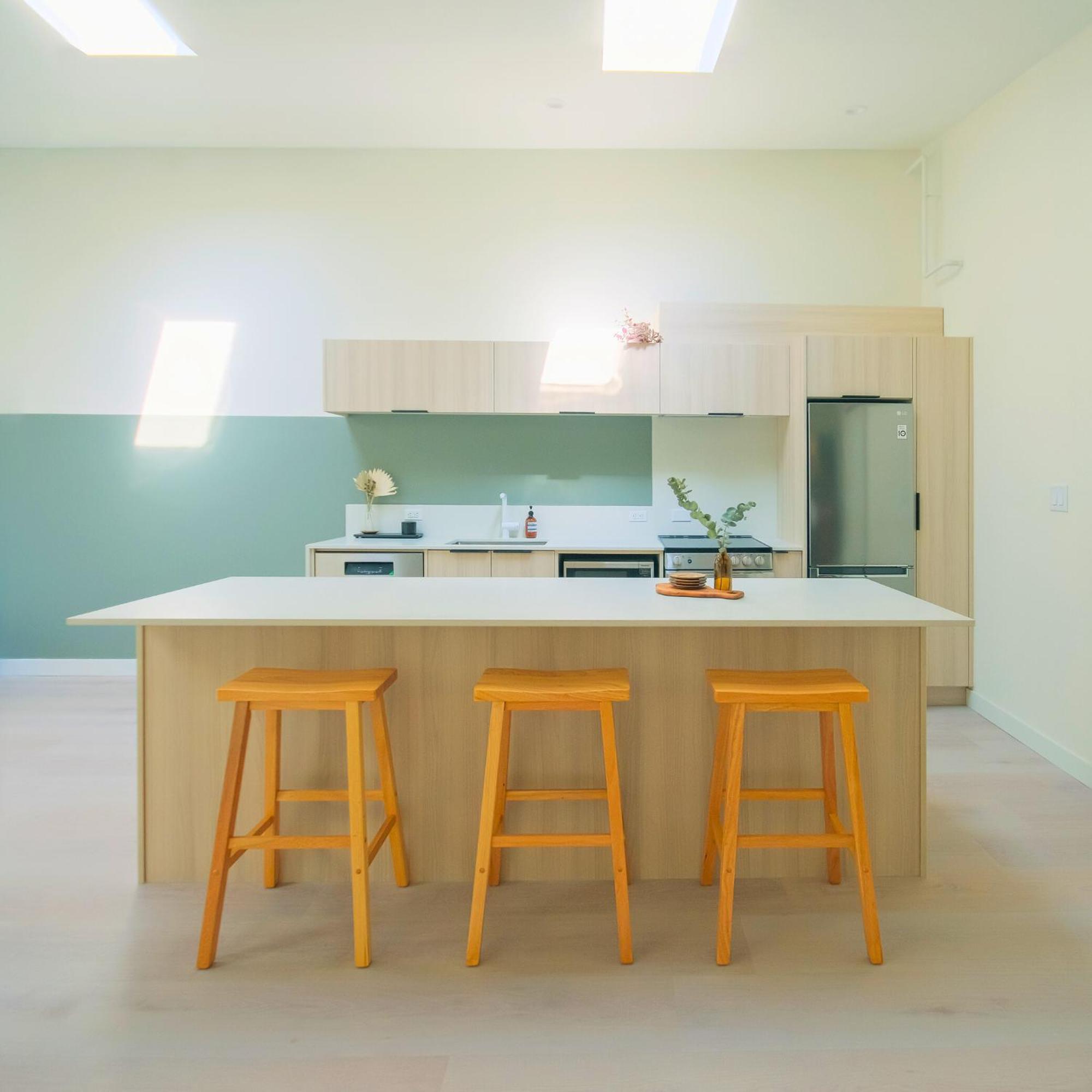 Newly Renovated 1 Bedroom In Japantown! Near Gastown & Railtown! Apartment