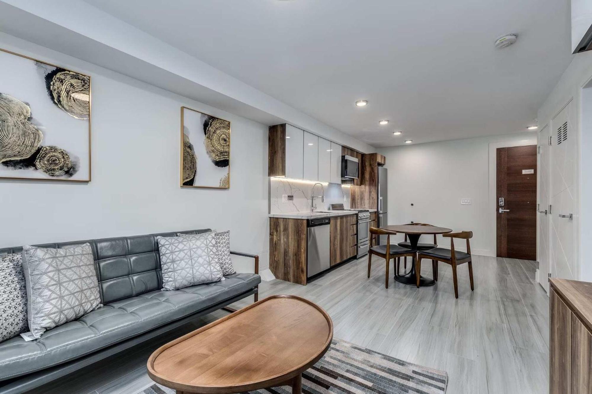 Downtown Luxury - Chic Spacious & Vancouver