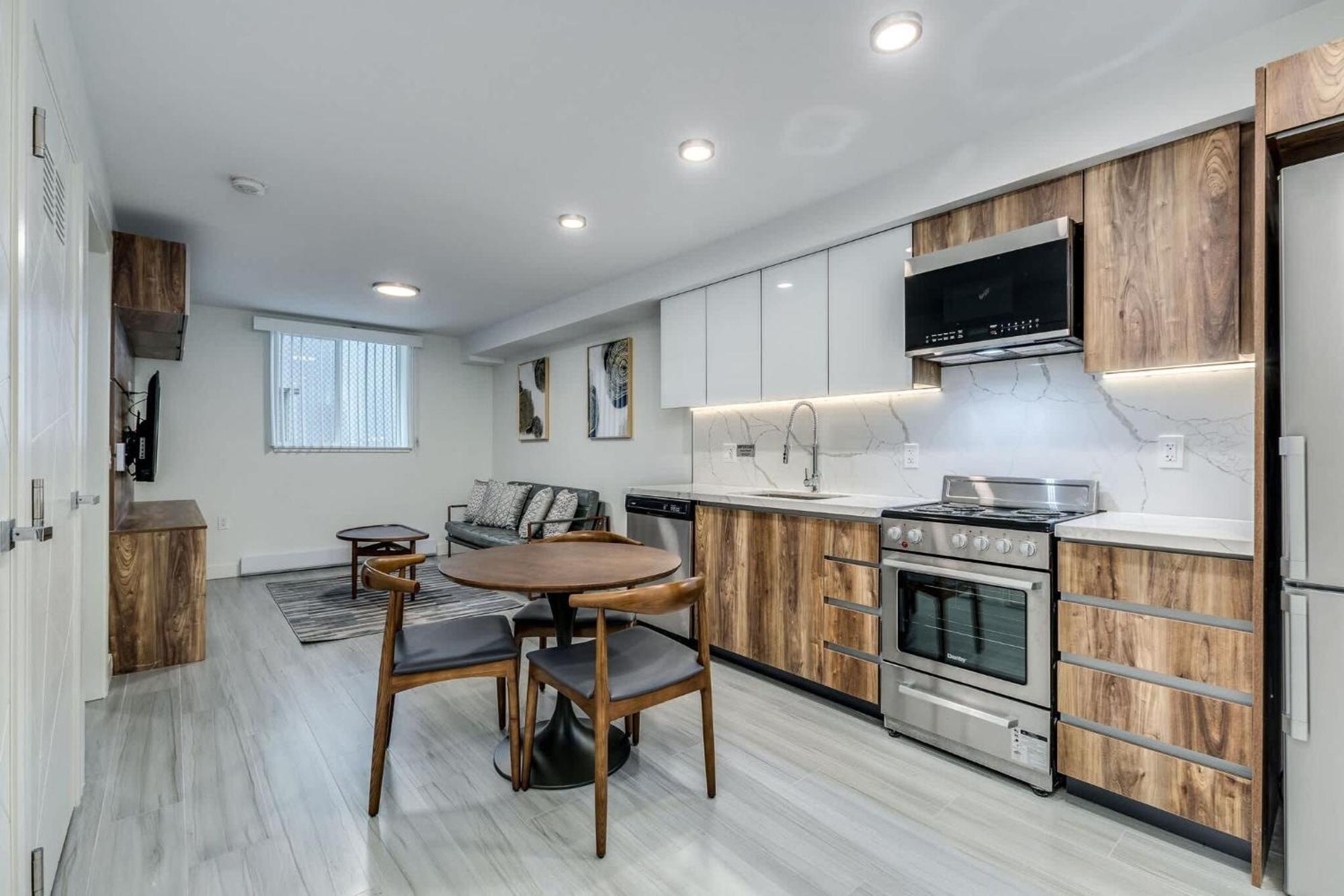 Downtown Luxury - Chic Spacious & Apartment *