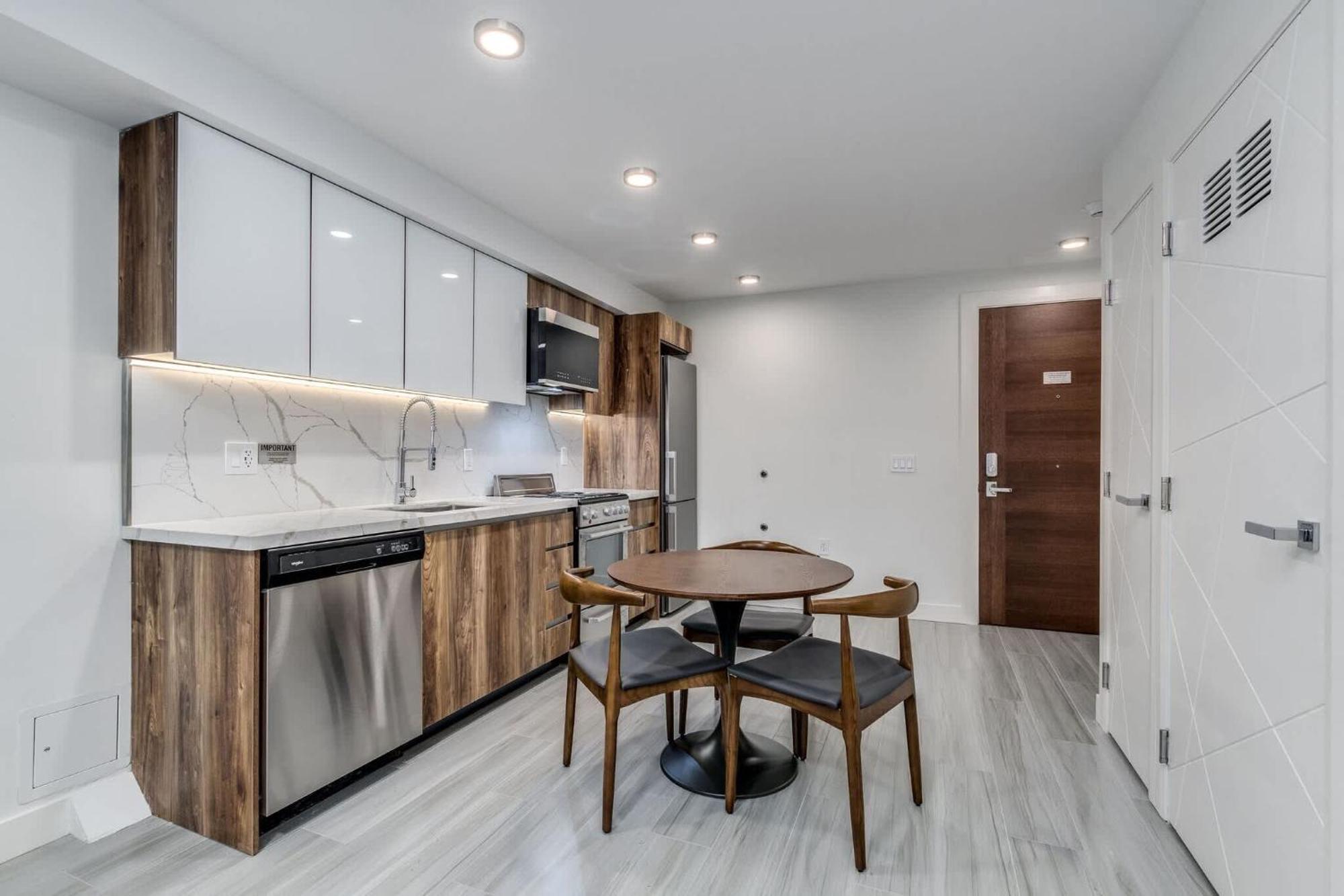 Apartment Downtown Luxury - Chic Spacious & *
