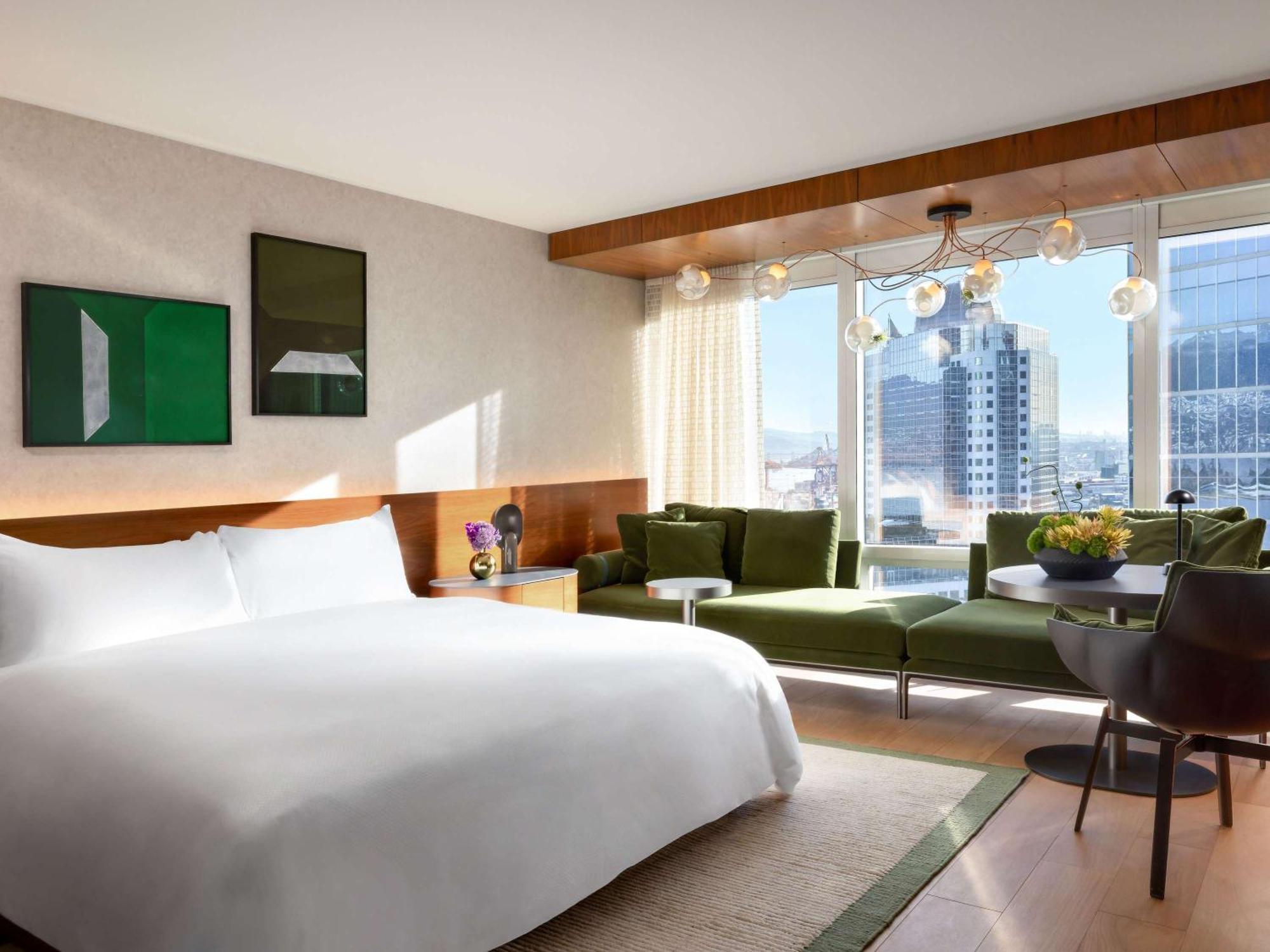 Fairmont Pacific Rim 5*