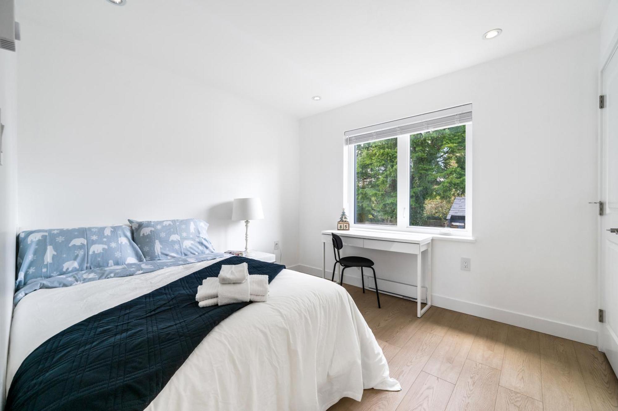 Charming 2-bd Retreat In The Heart Of * Vancouver