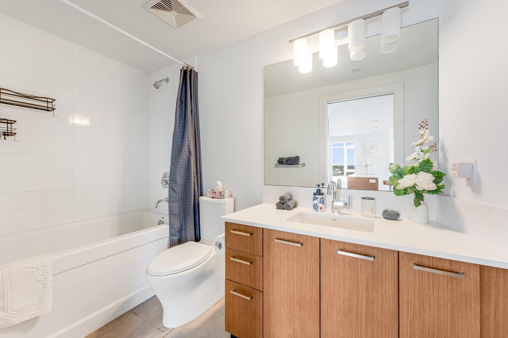 Elegant Two Bedroom Retreat Breathtaking Ocean And Skyline Views Vancouver