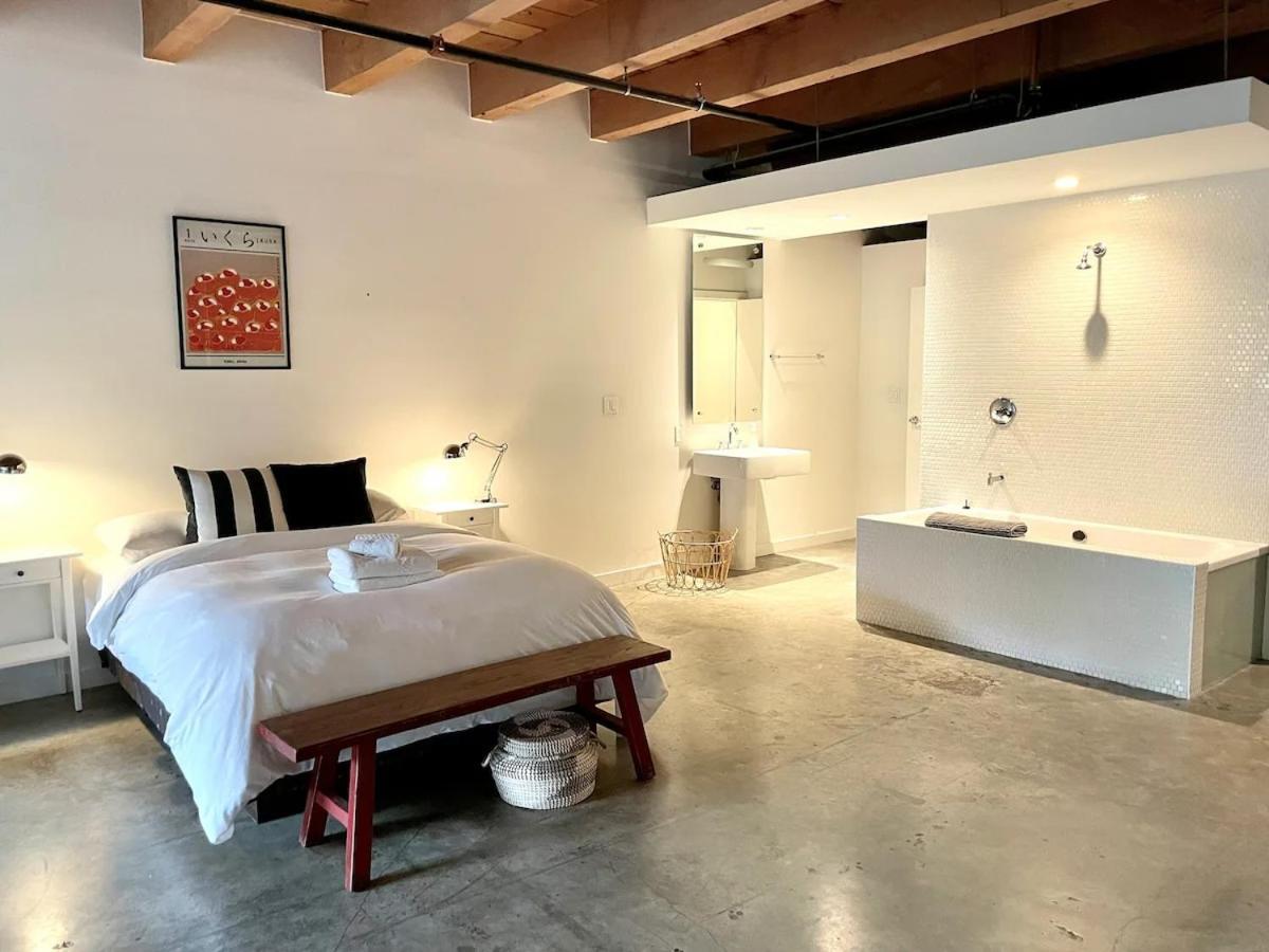 Gastown Loft Apartment *
