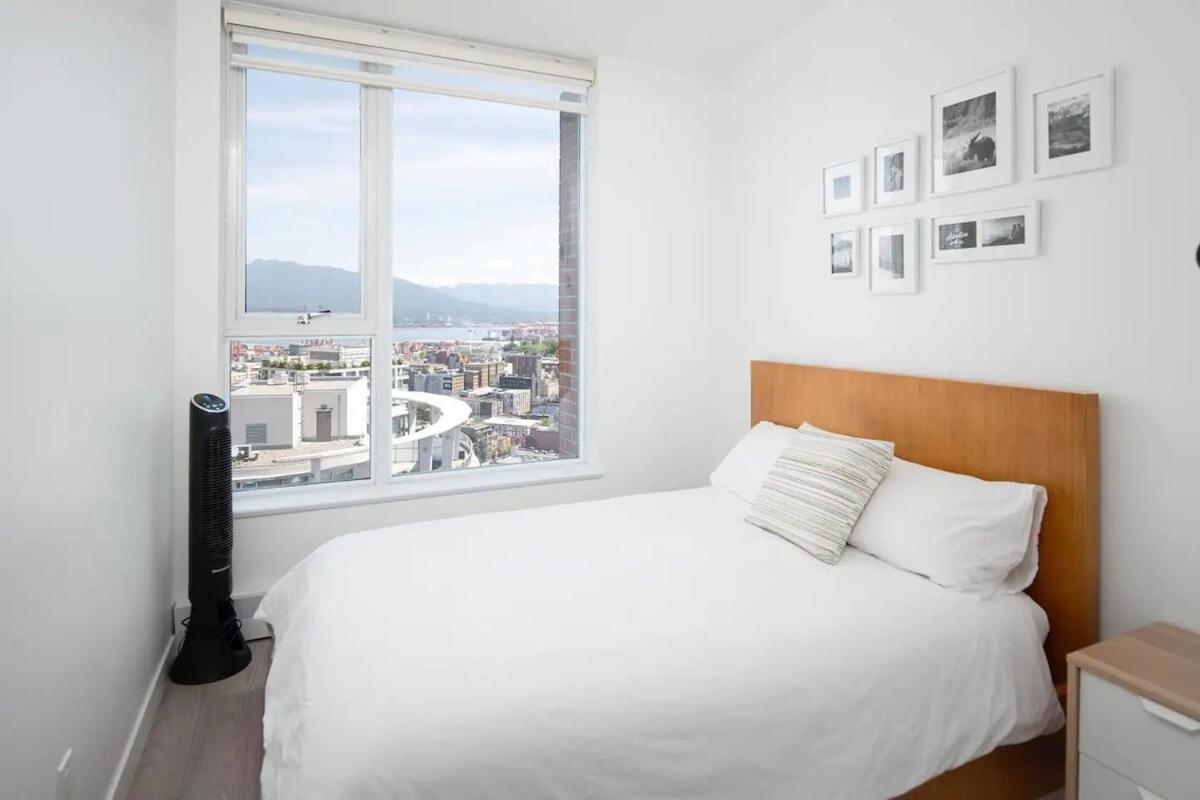 Apartment 3 Bed Sub Penthouse Ocean And Mountain View *