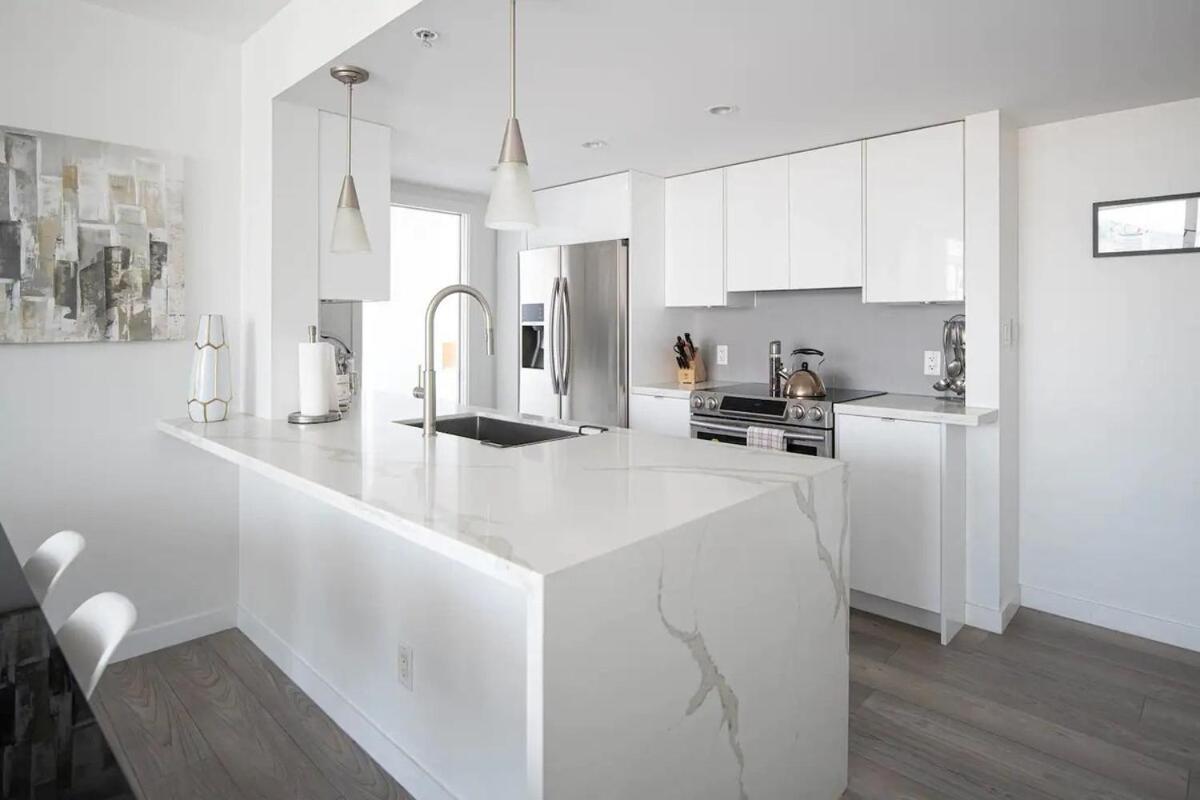 3 Bed Sub Penthouse Ocean And Mountain View * Vancouver