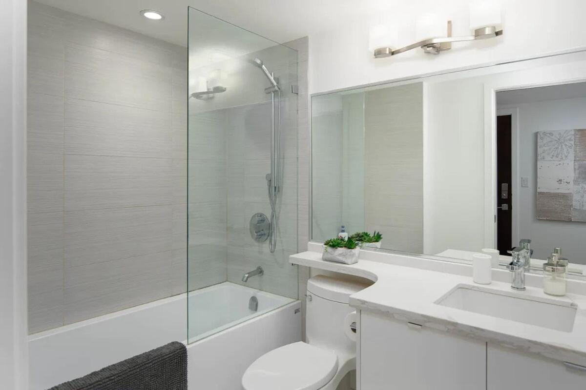 3 Bed Sub Penthouse Ocean And Mountain View Apartment Vancouver