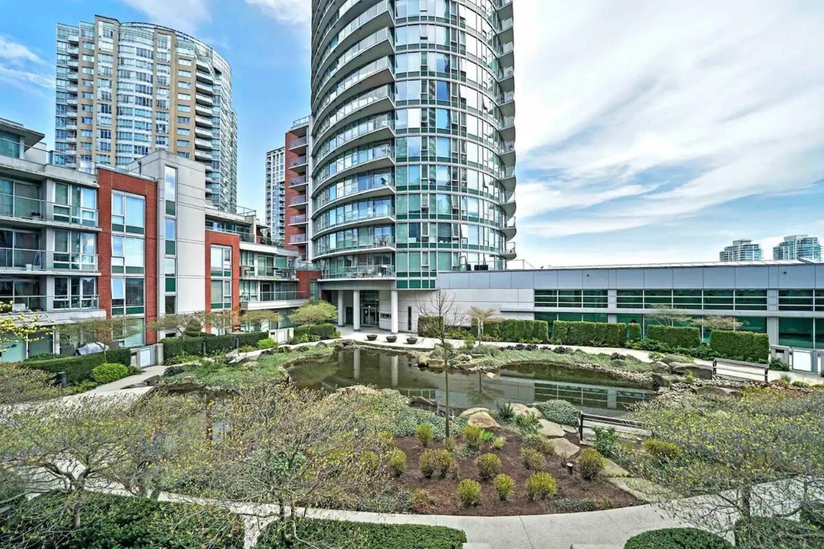 3 Bed Sub Penthouse Ocean And Mountain View Apartment *