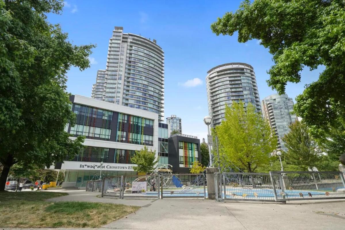 3 Bed Sub Penthouse Ocean And Mountain View Apartment *