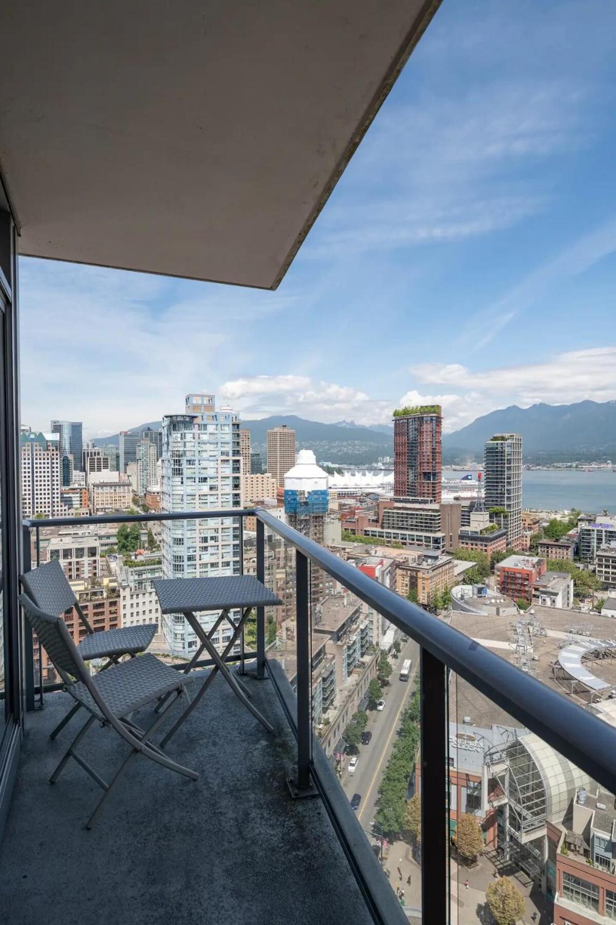 Apartment 3 Bed Sub Penthouse Ocean And Mountain View *
