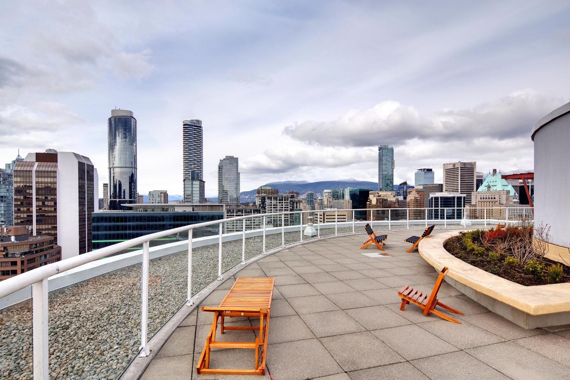 Apartment Stylish Two-story Loft With Rooftop Deck Vancouver