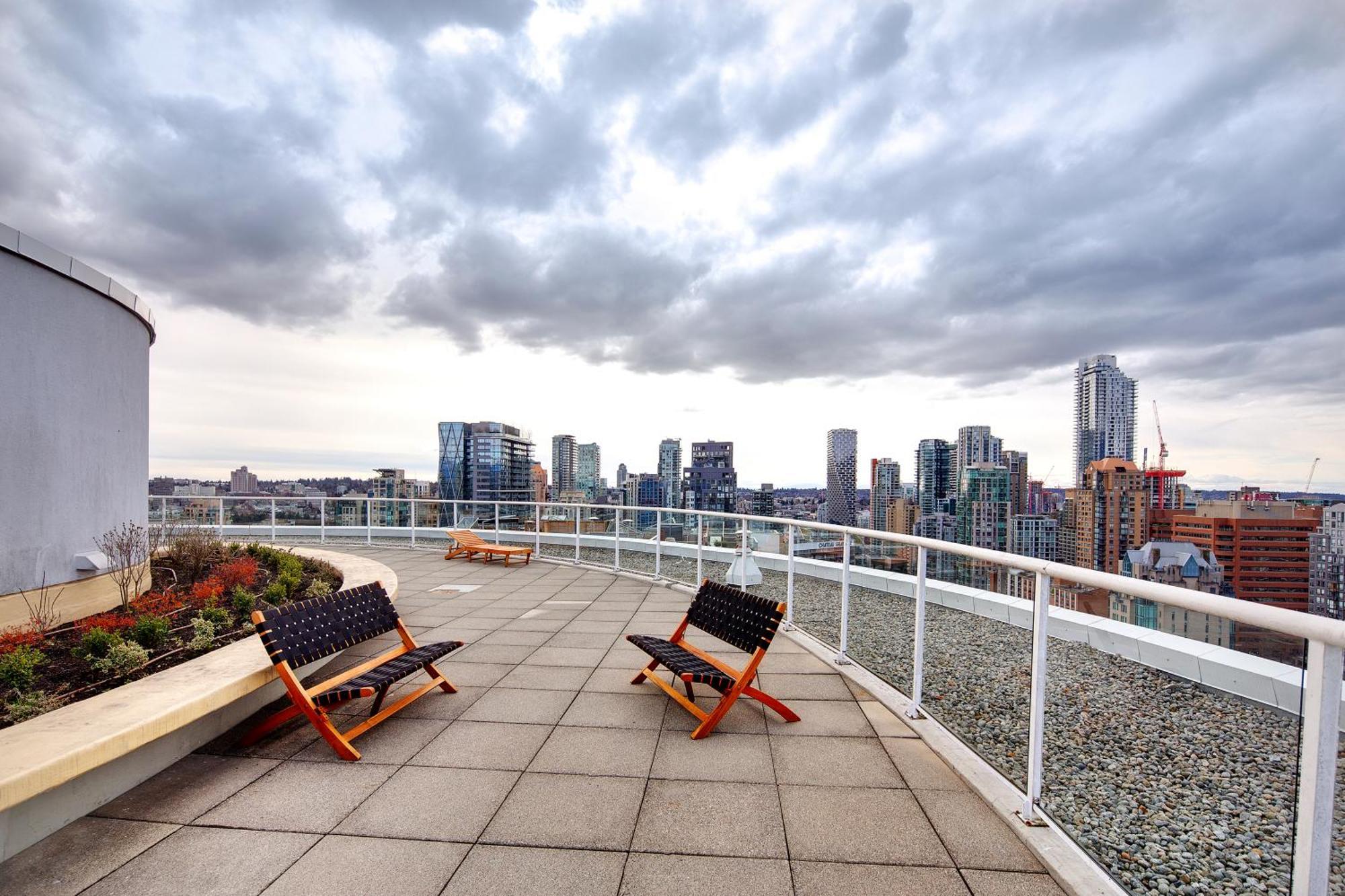 Stylish Two-story Loft With Rooftop Deck Vancouver