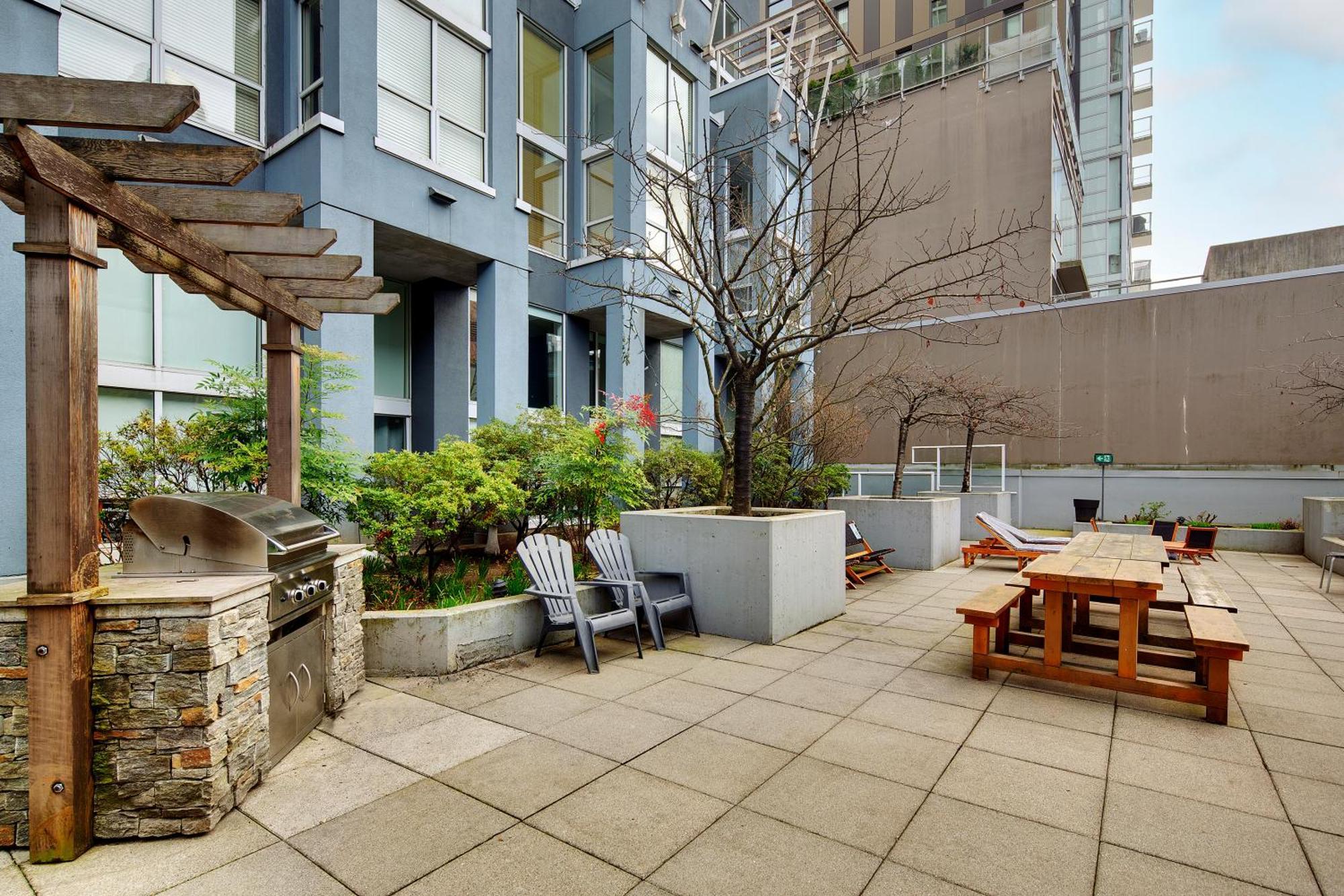 Stylish Two-story Loft With Rooftop Deck Apartment *