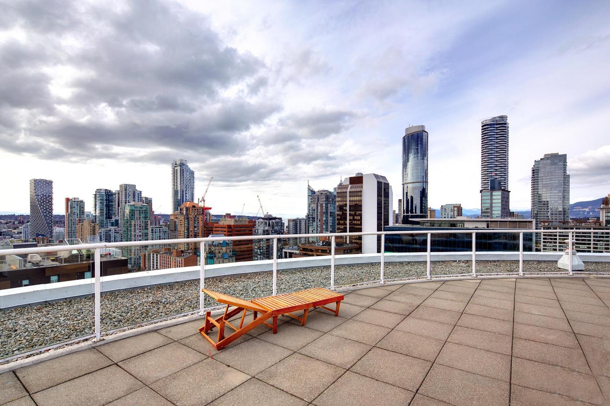 Apartment Stylish Two-story Loft With Rooftop Deck *