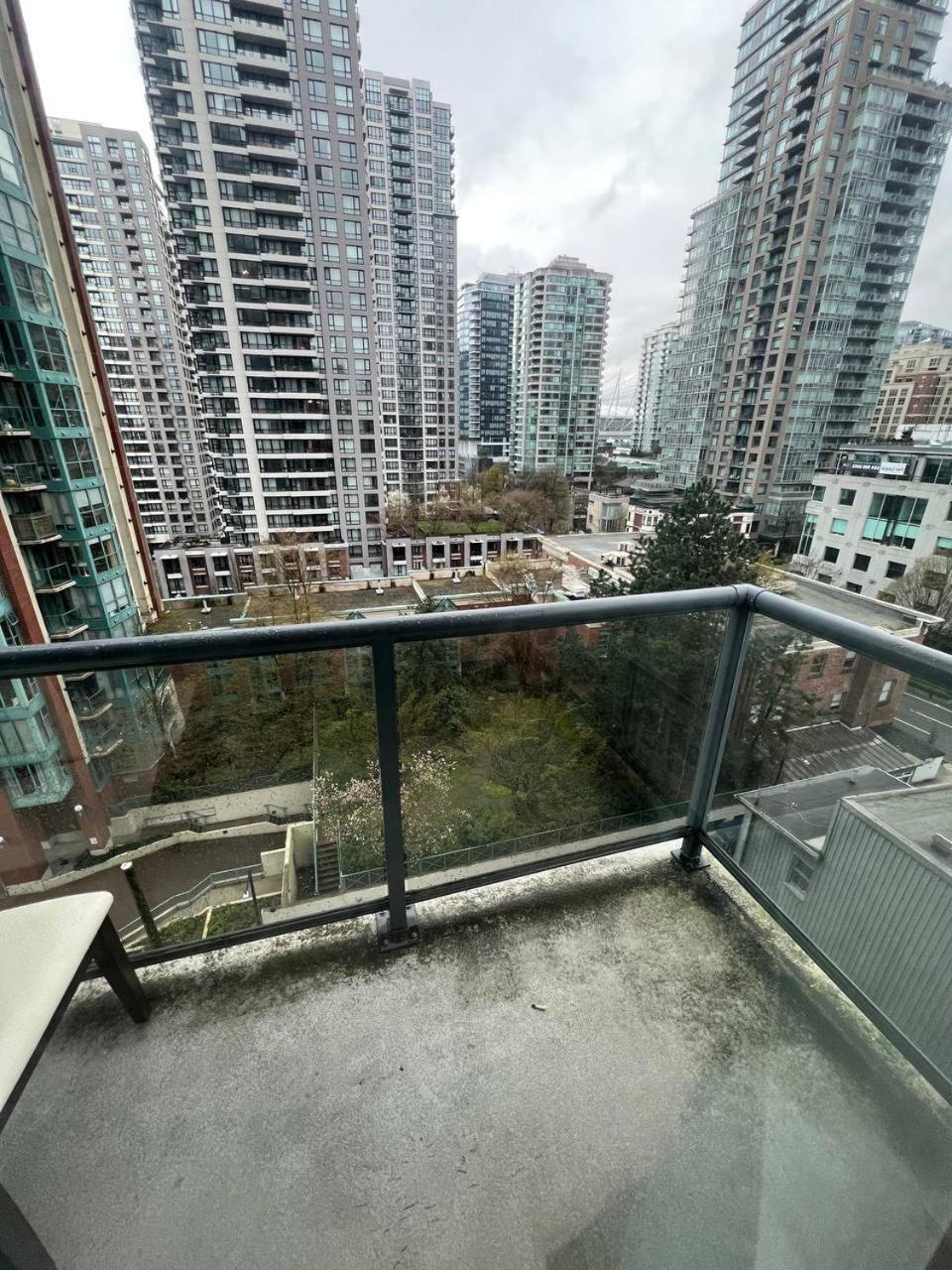 2 Bedroom In Yaletown Apartment *