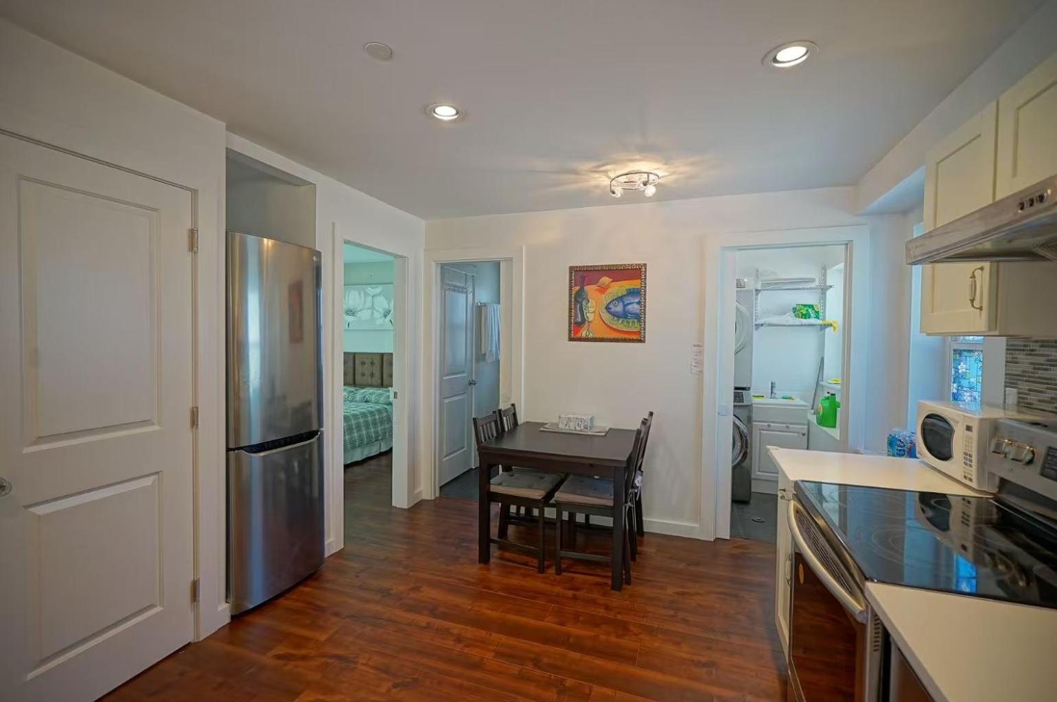 Mary's Housr - Yvr, Downtown , Ubc Homestay