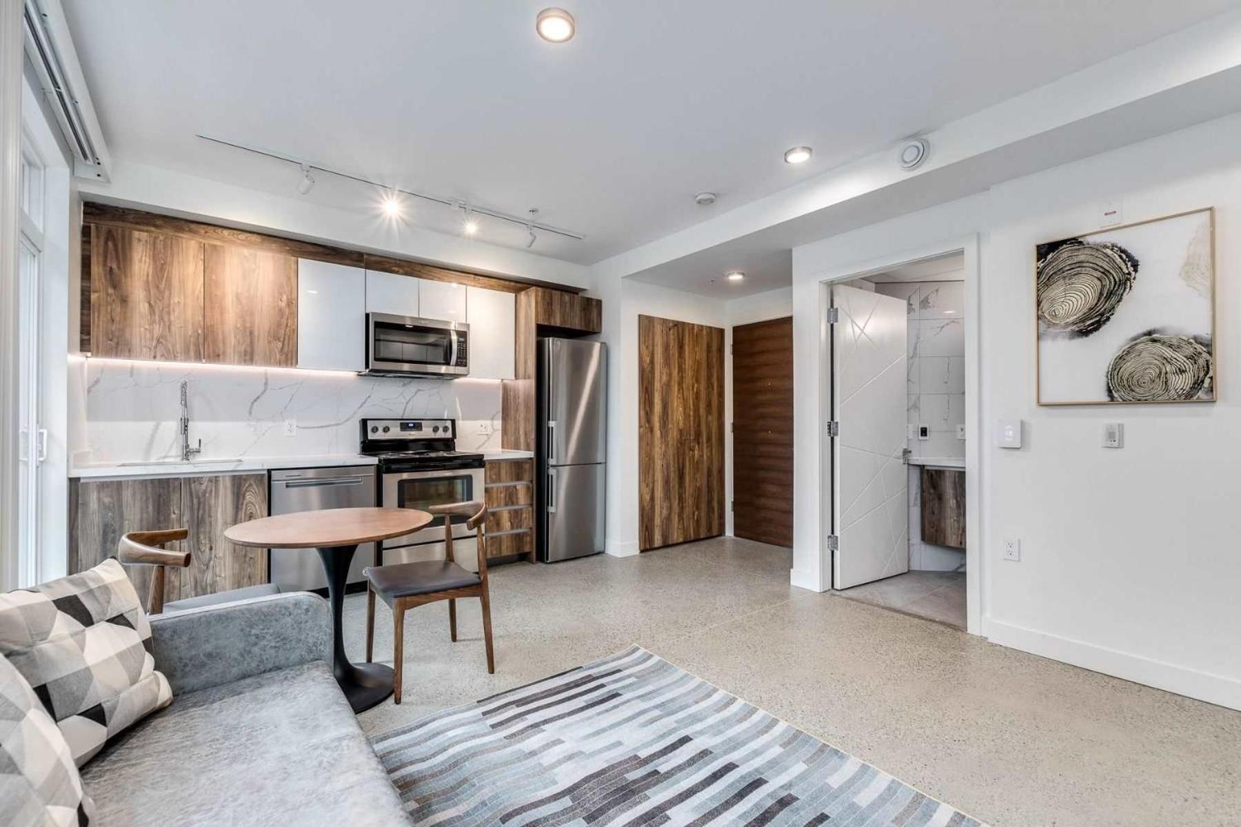 Luxury Downtown In Quiet Neighbourhood Apartment