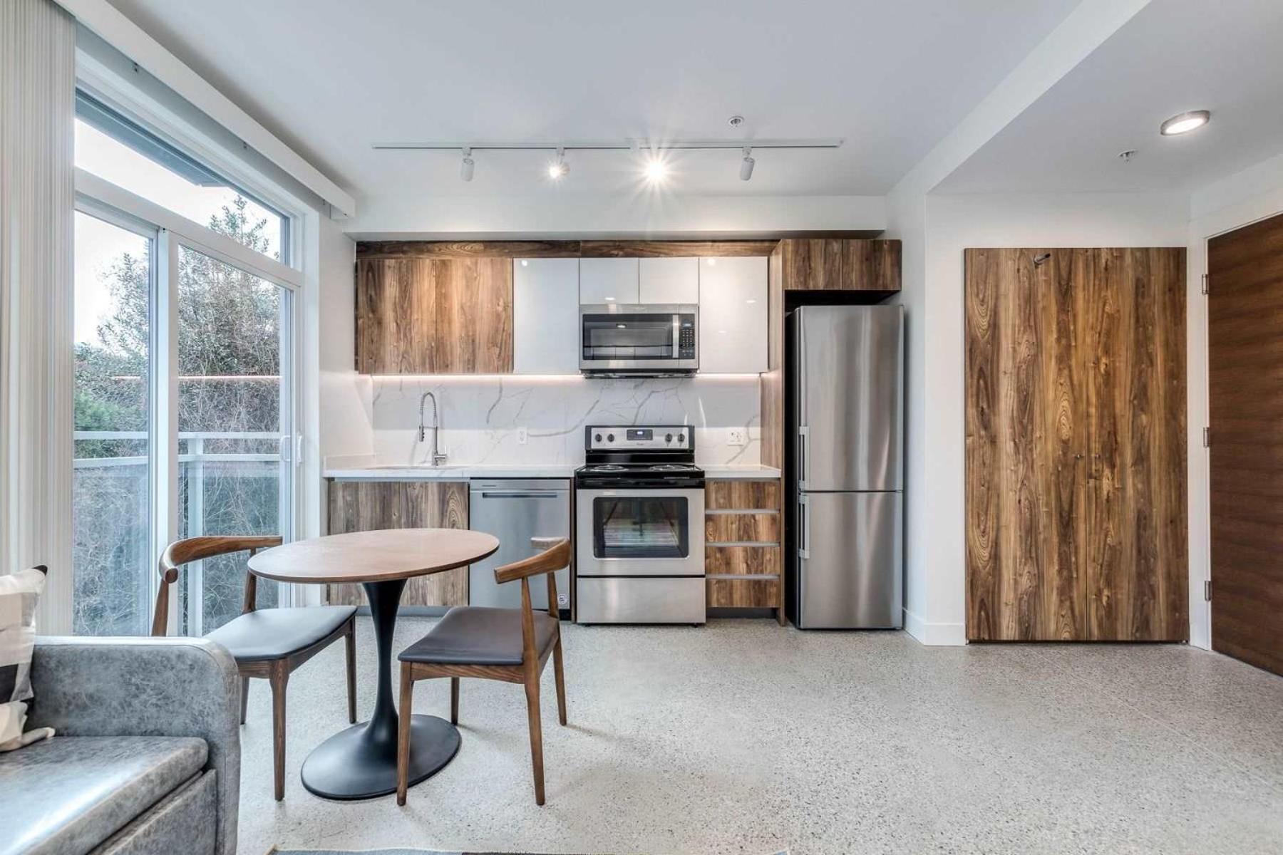 Luxury Downtown In Quiet Neighbourhood Apartment *