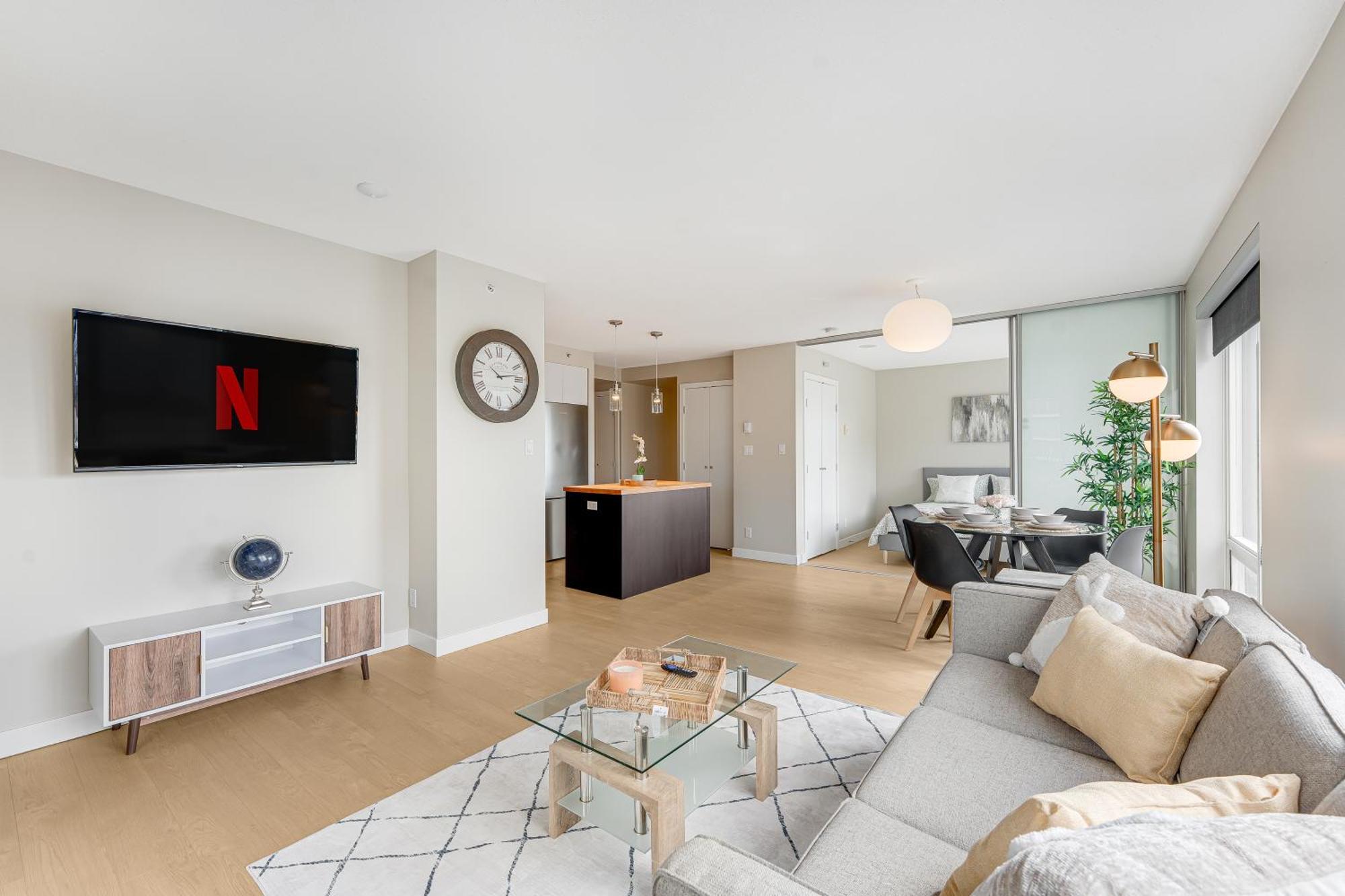 Panoramic Perfection Designer 2br With Views And Comfort * Vancouver