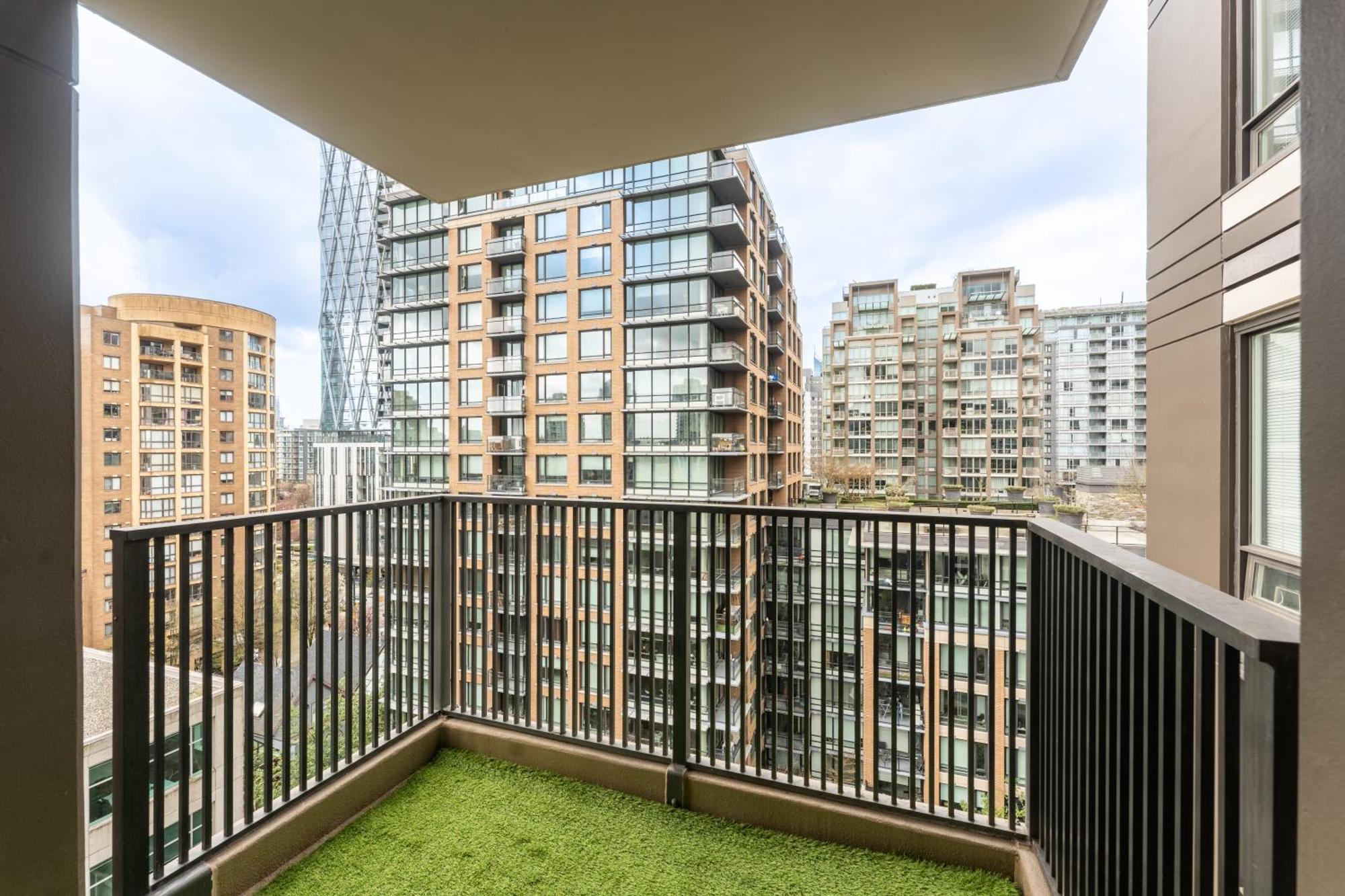 Apartment Panoramic Perfection Designer 2br With Views And Comfort *