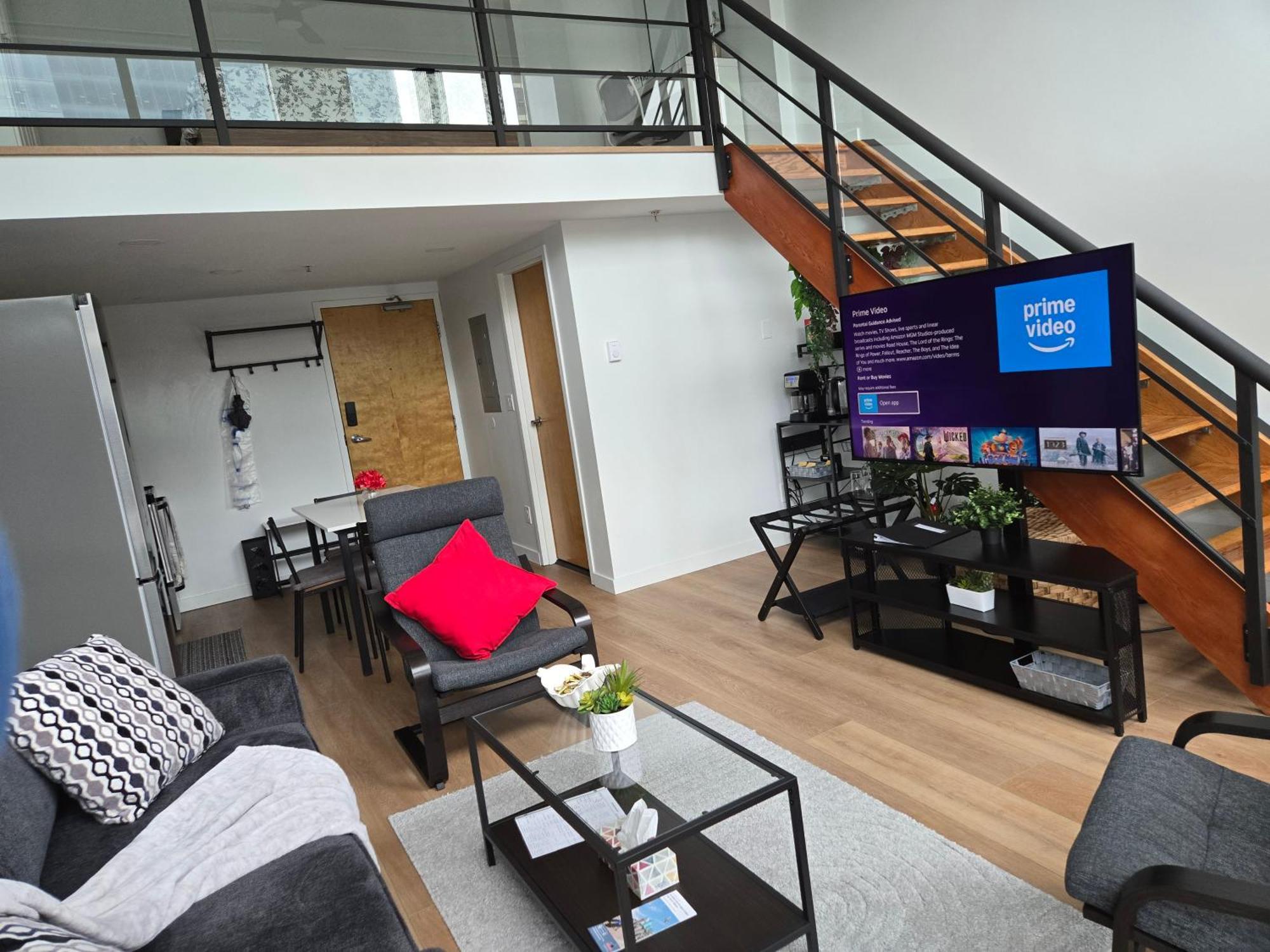 Elegant Unique Downtown Loft, Comfort & Convenience Combined * Vancouver