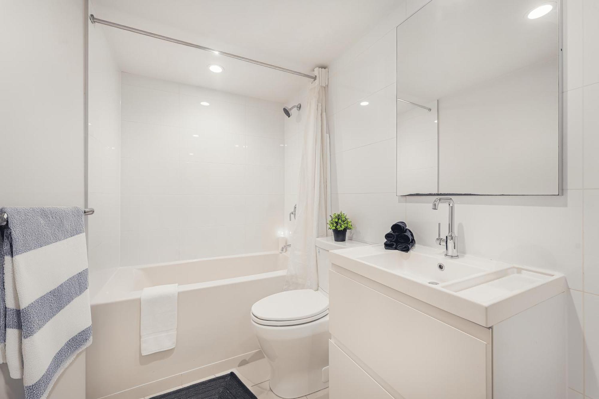 Downtown Gem Renovated 2 Bedroom Apartment