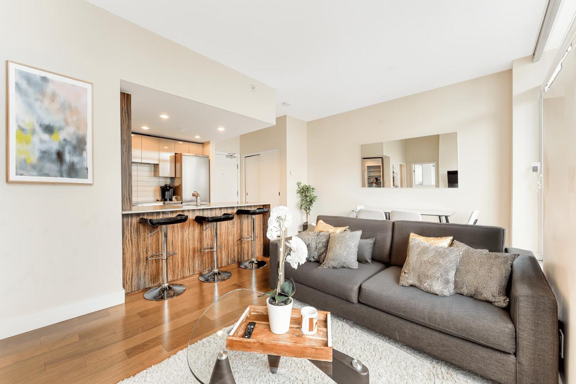 Urban Living At Its Finest 1br In Yaletown Apartment *
