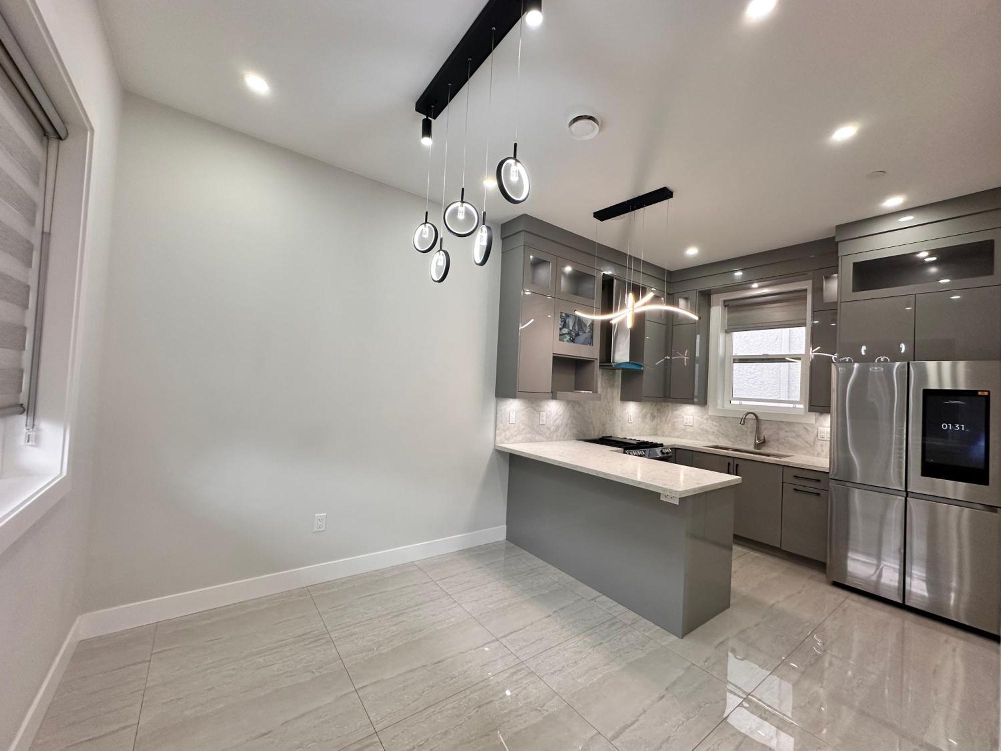 Modern And New House Near Pne With Big Garden And Free Parking