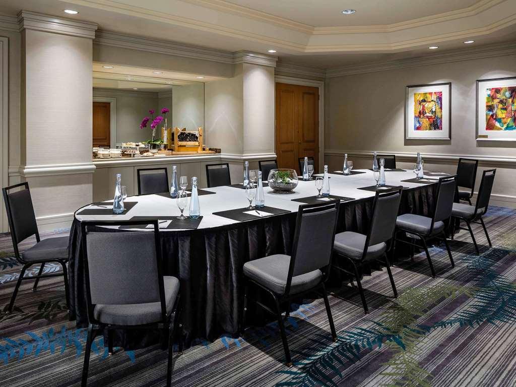 Fairmont Waterfront 5*