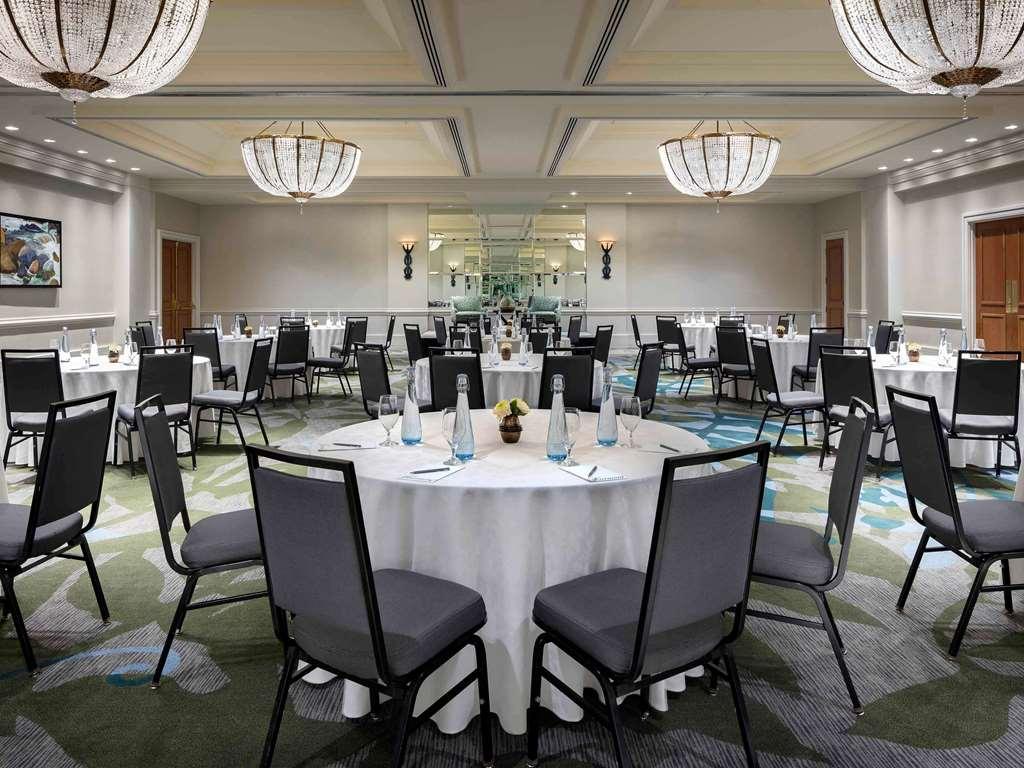 Fairmont Waterfront 5*