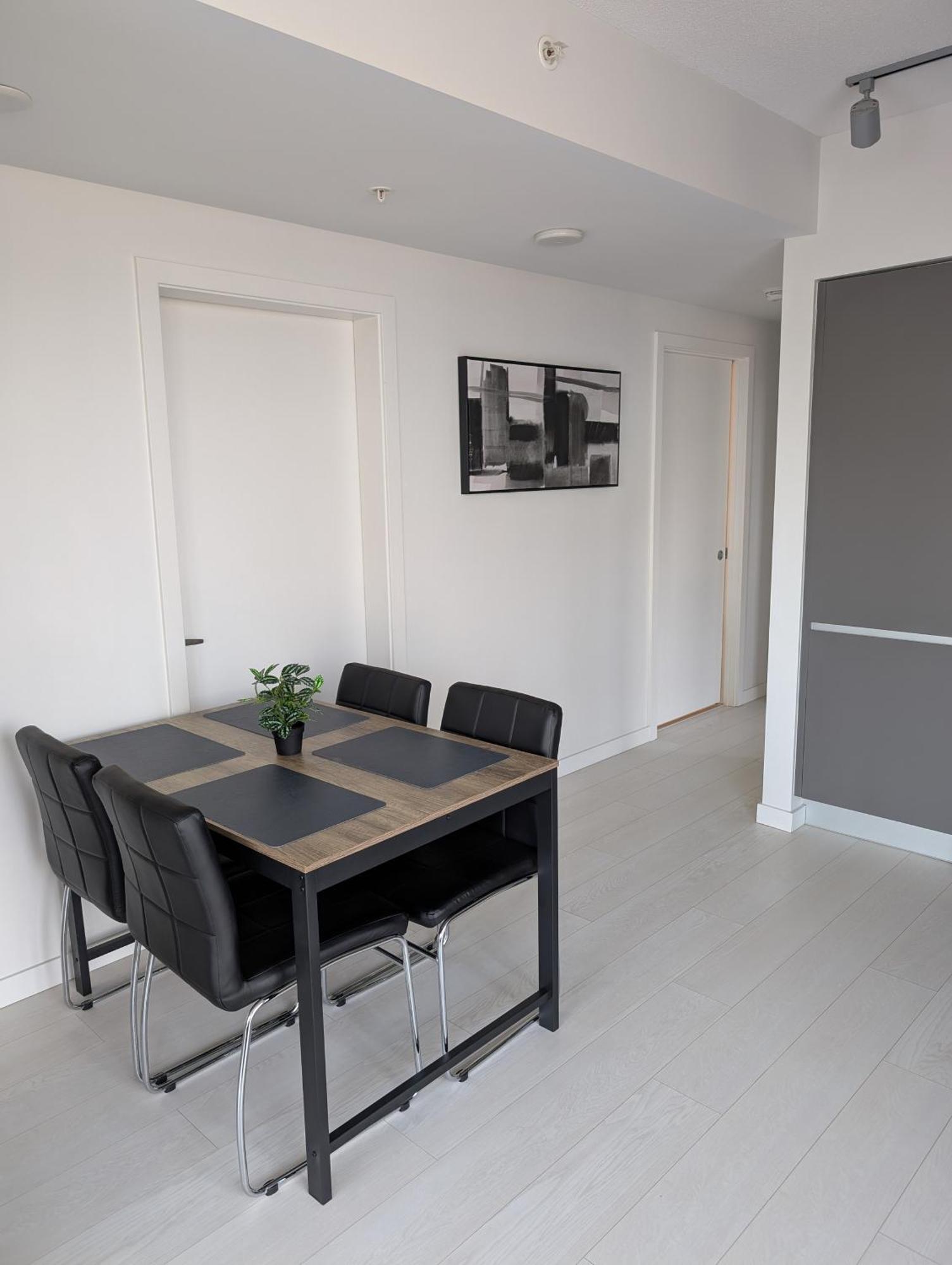Apartment Modern 2 Bedroom With Ac In Olympic Village Vancouver