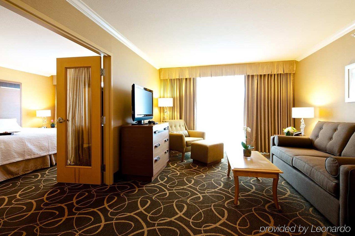Hotel Hampton & Suites, By Hilton - Downtown