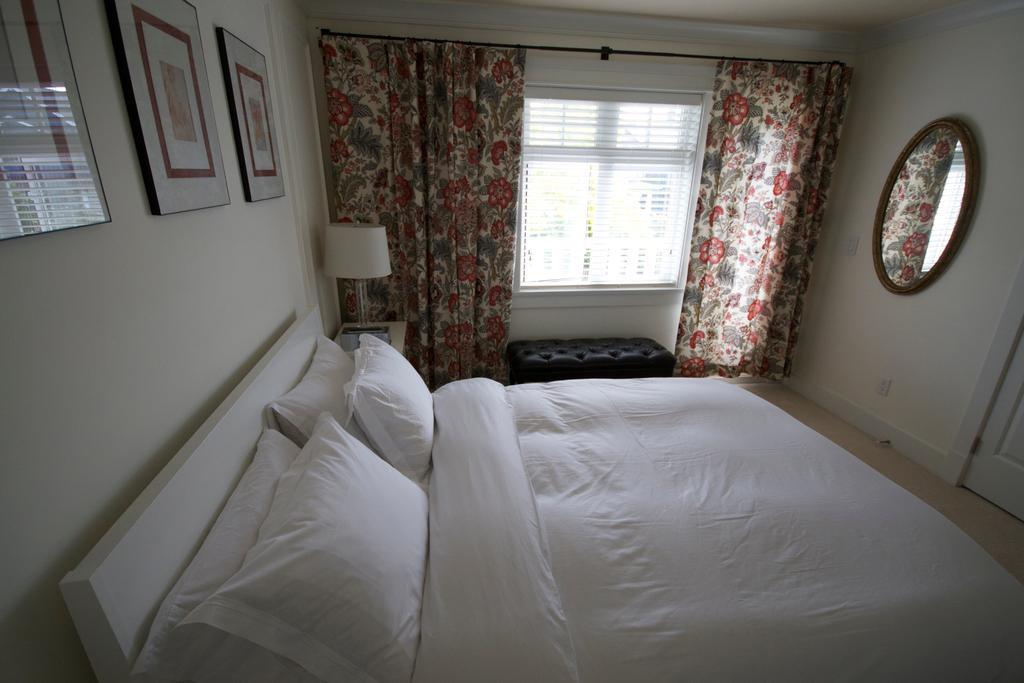 Custom Built 3Bedroom Home In Kitsilano Holiday home