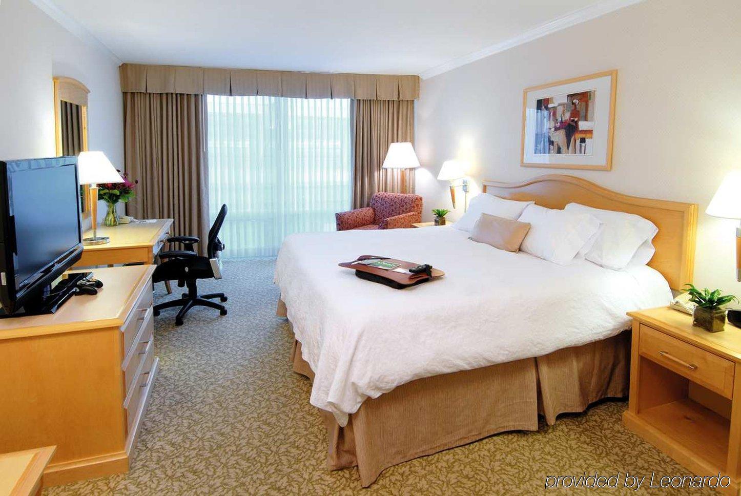 Hampton & Suites, By Hilton - Downtown 3*