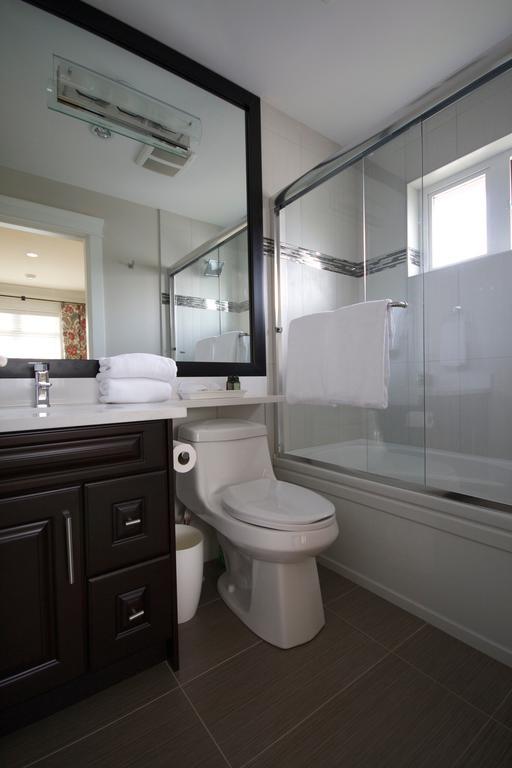 Custom Built 3Bedroom Home In Kitsilano Holiday home *